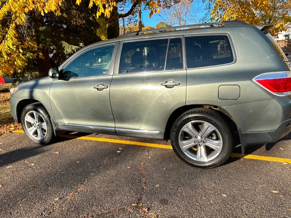 Toyota Highlander 2013 photo 2