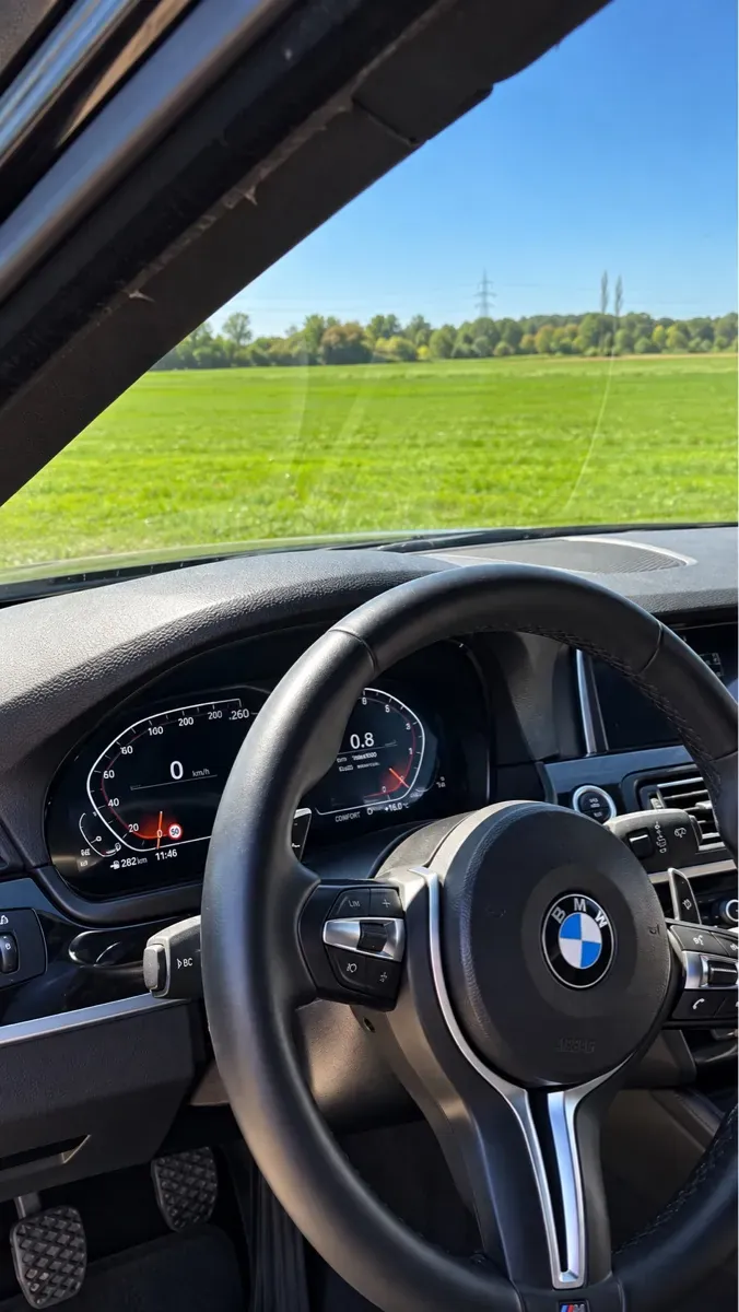 BMW 5 Series 2010 photo 2