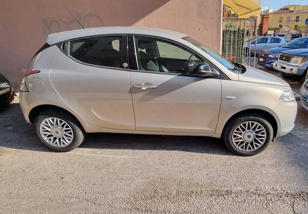 Lancia Y 2015 photo 3