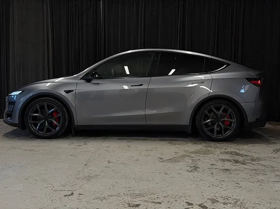 Tesla Model Y 2026 photo 5