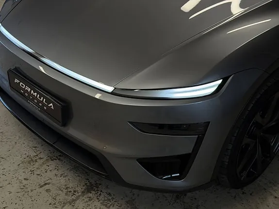 Tesla Model Y 2026 photo 4
