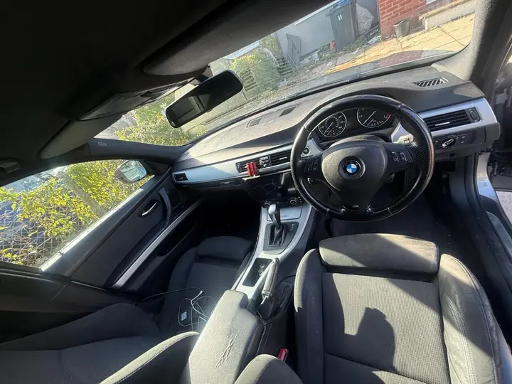 BMW 3 Series 2010 photo 5