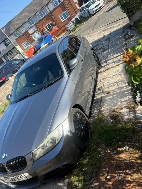 BMW 3 Series 2010 photo 3