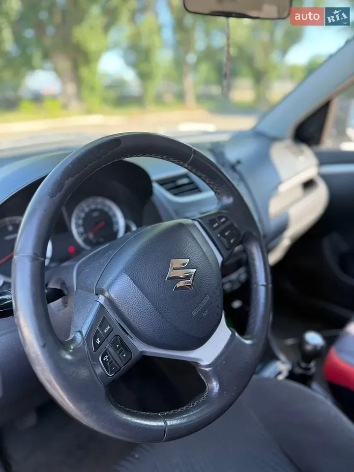 Suzuki Swift 2011 photo 4