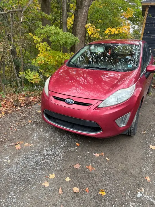 Ford Fiesta 2011 photo 2
