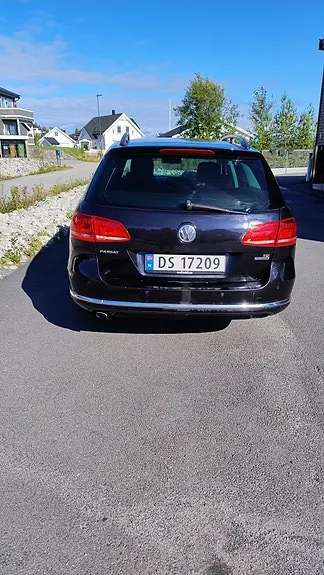 Volkswagen Passat 2012 photo 2