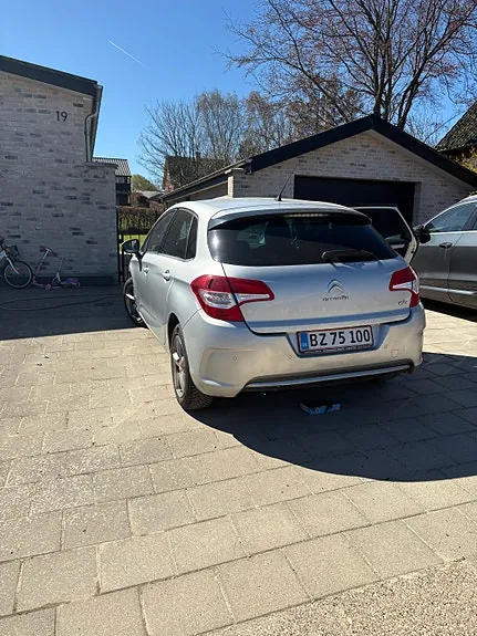 Citroen C4 2011 photo 2
