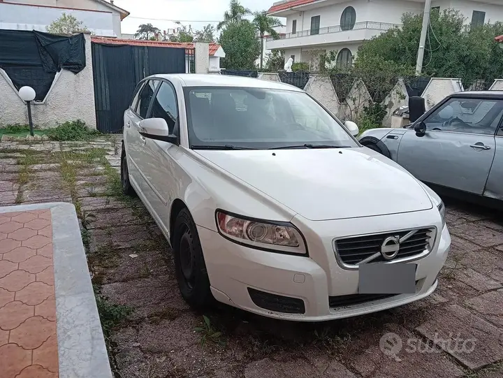Volvo V50 2011 photo 2