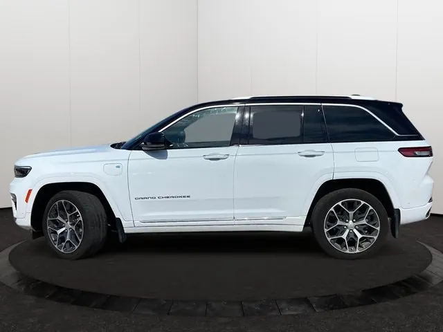 Jeep Grand Cherokee 2023 photo 2