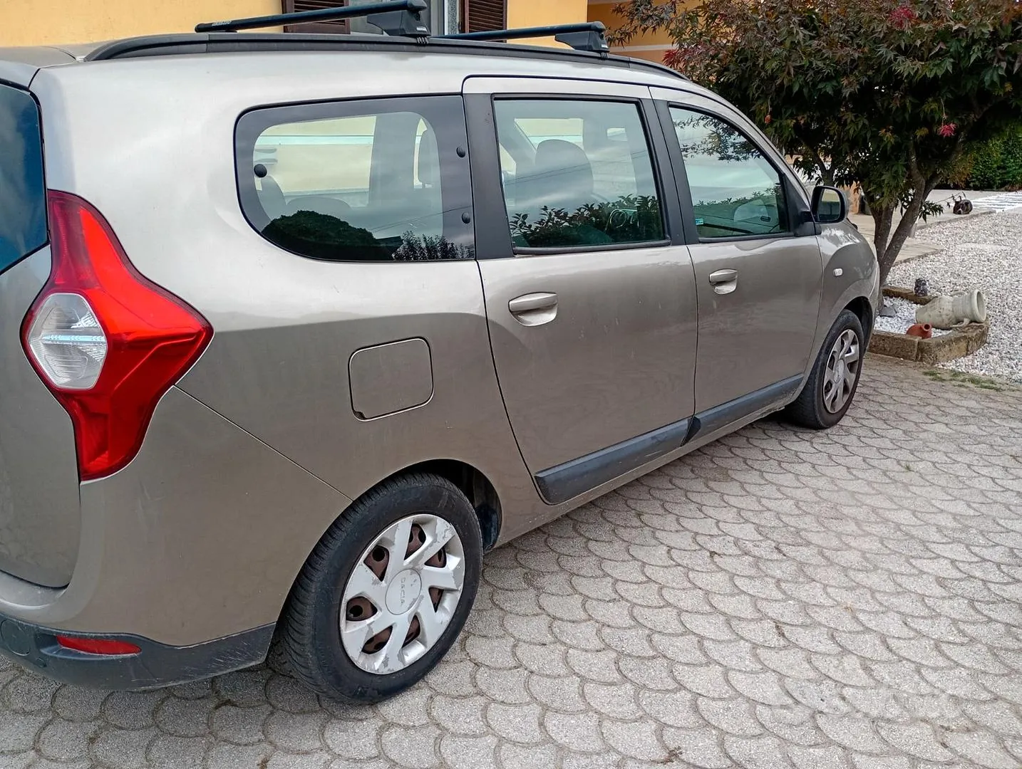 Dacia Lodgy 2012 photo 3