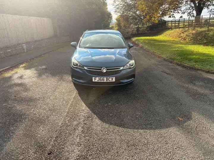 Vauxhall Astra 2016 photo 2