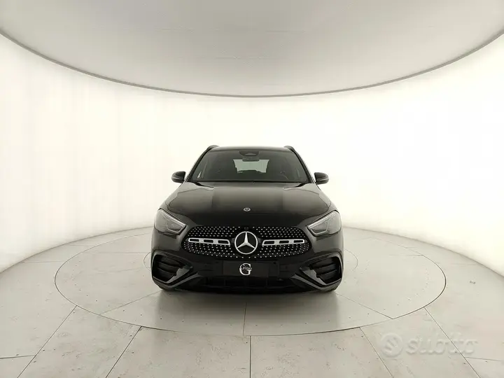 Mercedes-Benz Gla photo 2