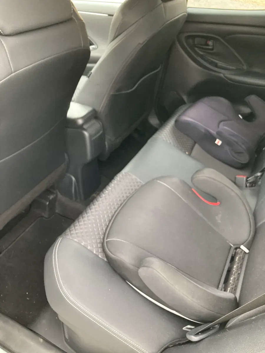 Toyota Yaris 2023 photo 3
