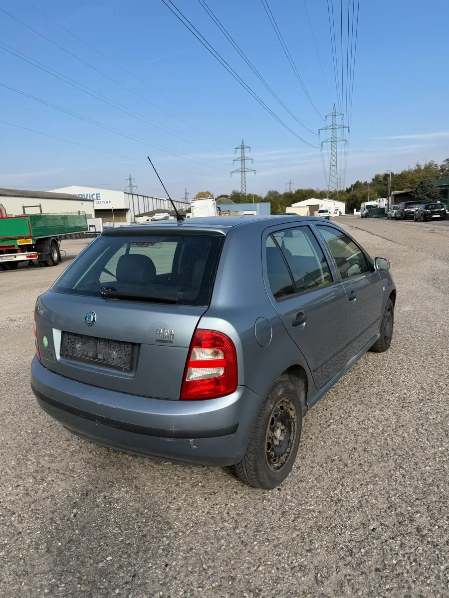 Skoda Fabia 2003 photo 2
