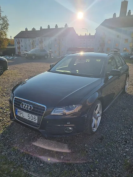 Audi A4 2011 photo 2