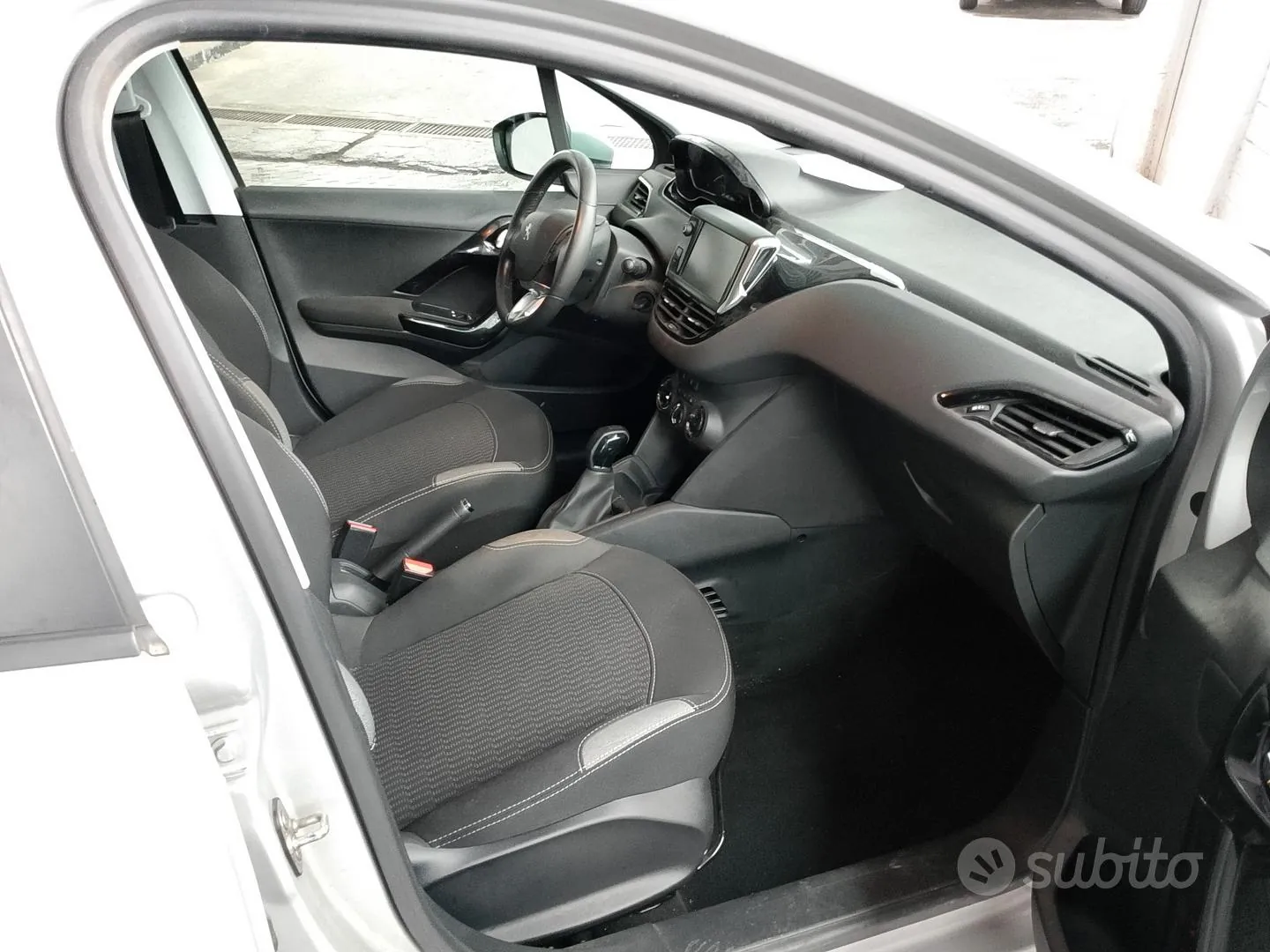 Peugeot 208 2016 photo 5