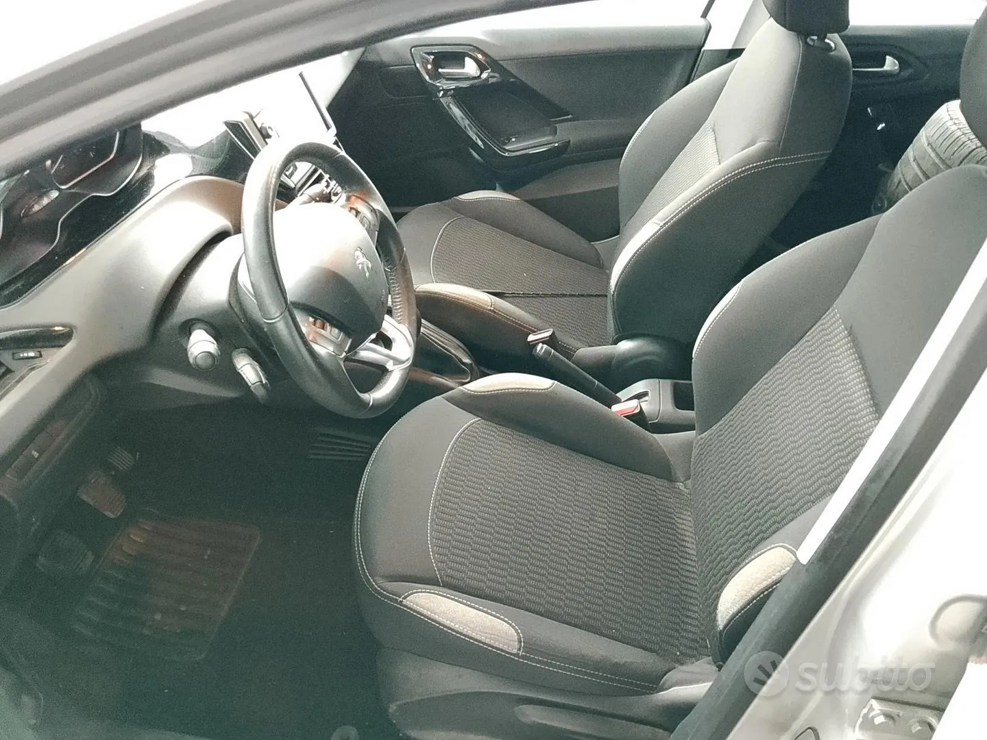 Peugeot 208 2016 photo 4