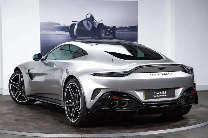 Aston Martin Vantage 2025 photo 2