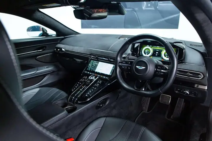 Aston Martin Vantage 2025 photo 3