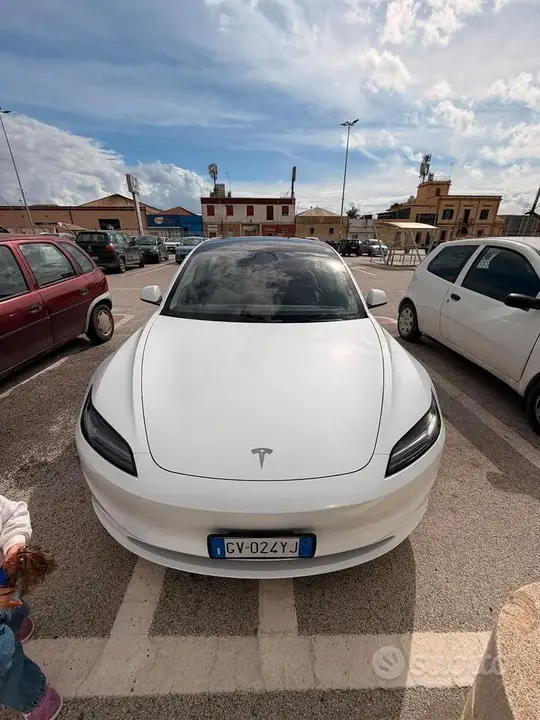 Tesla Model 3 2024 photo 5