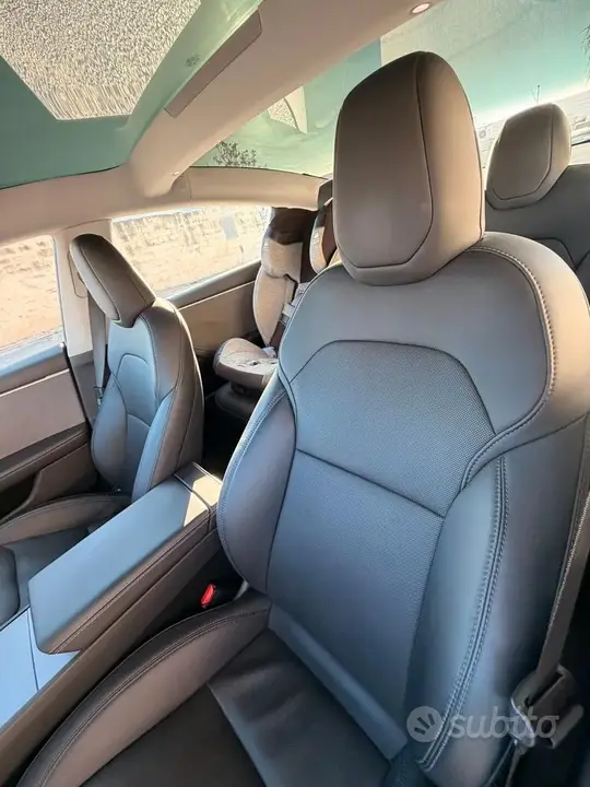 Tesla Model 3 2024 photo 2