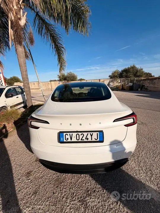 Tesla Model 3 2024 photo 3