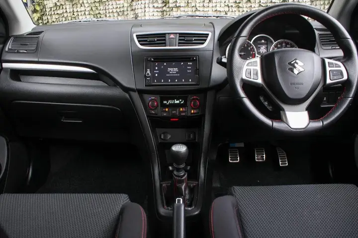 Suzuki Swift 2016 photo 2