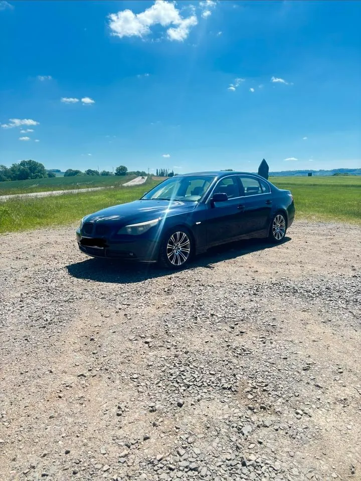 BMW 523I