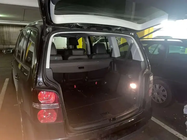 Volkswagen Touran 2009 photo 3
