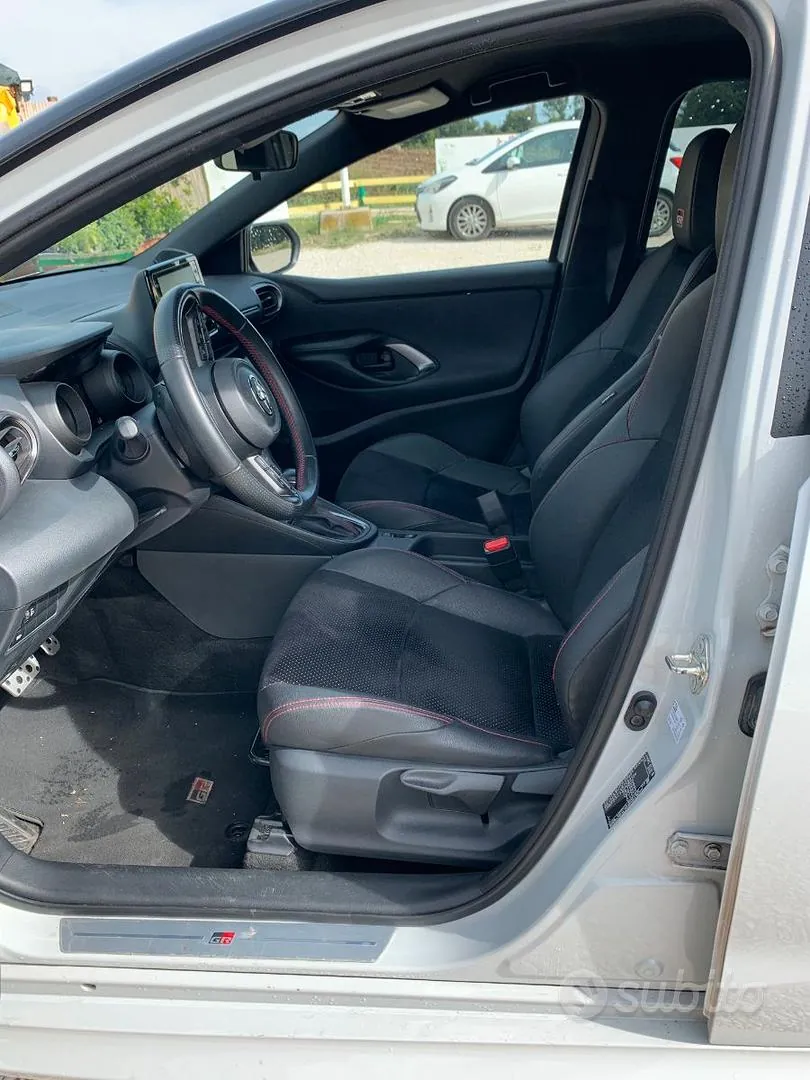 Toyota Yaris 2023 photo 3