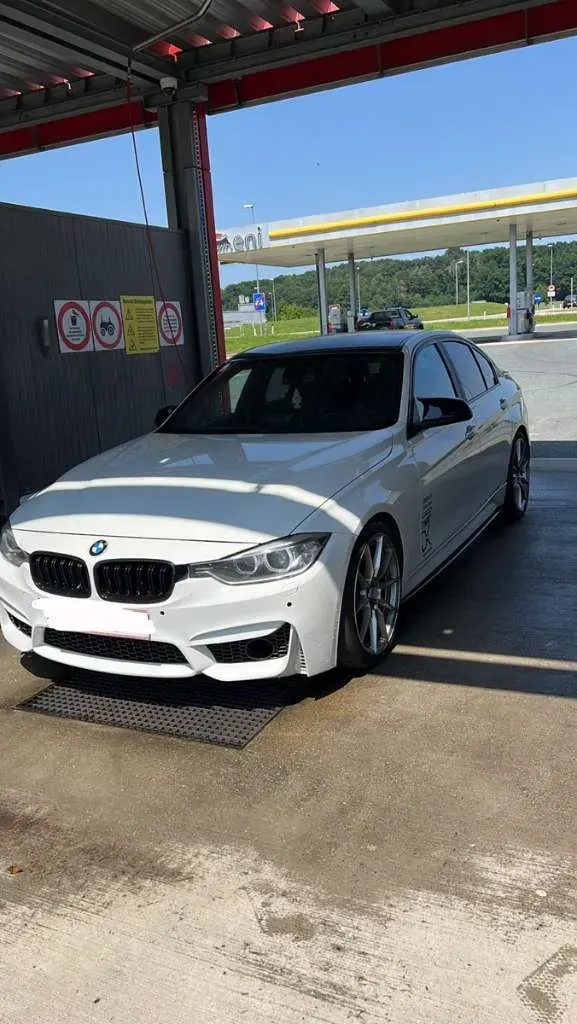 BMW 328I