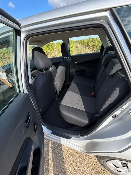 Toyota Verso-S 2013 photo 3