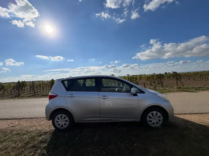 Toyota Verso-S 2013 photo 2