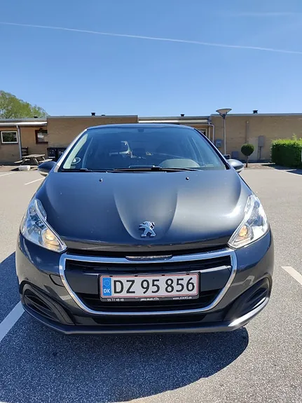 Peugeot 208 2017 photo 2
