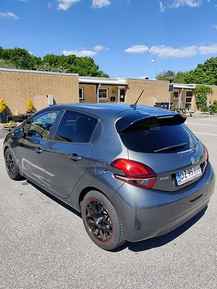 Peugeot 208 2017 photo 4