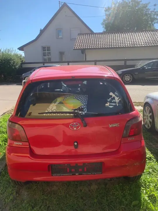 Toyota Yaris 2002 photo 2