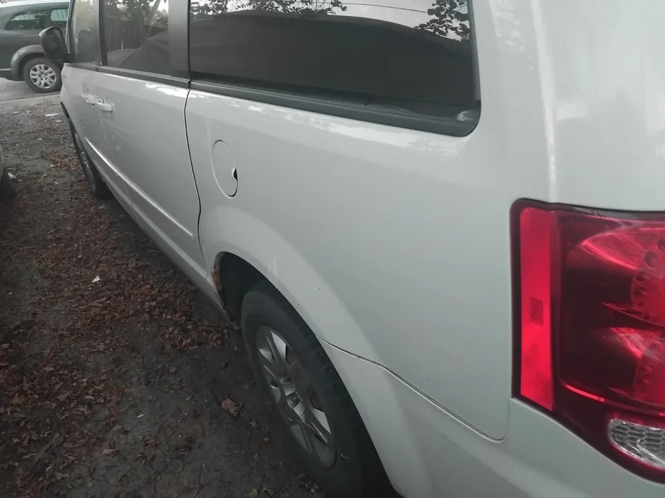 Dodge Caravan 2013 photo 2