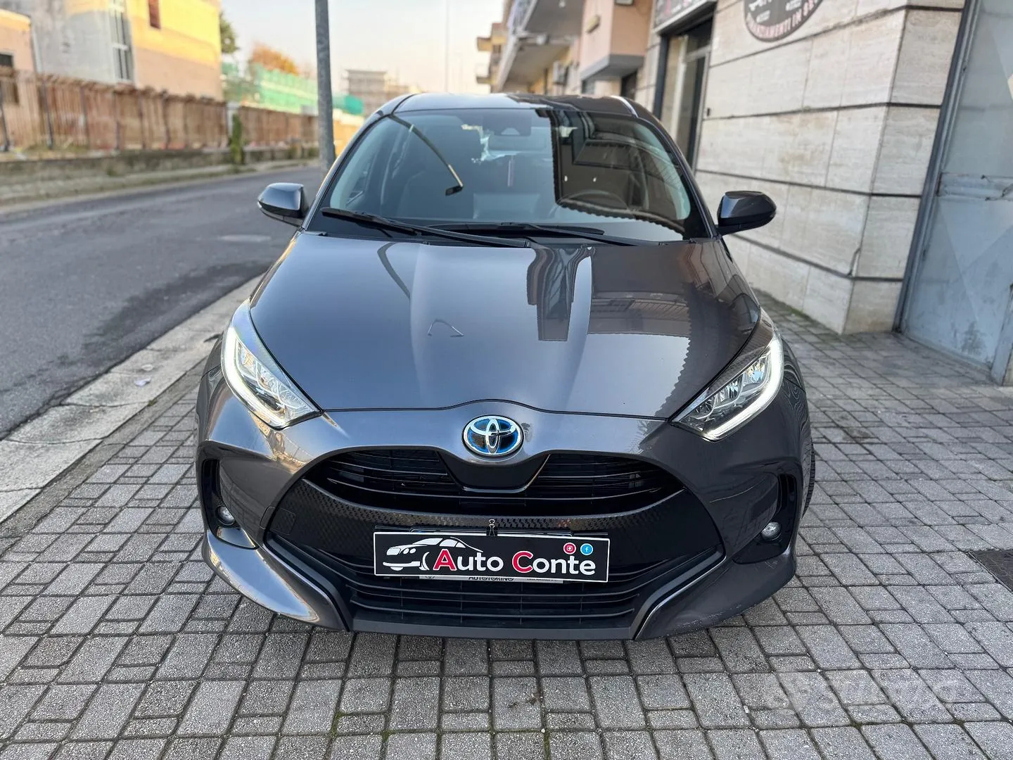 Toyota Yaris 2023 photo 2