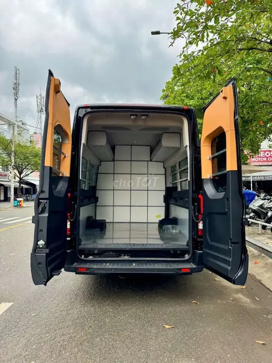 Ford Transit 2025 photo 4