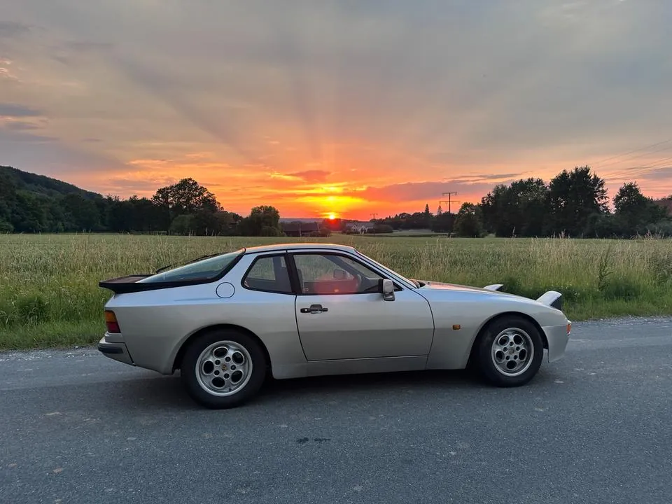Porsche 944
