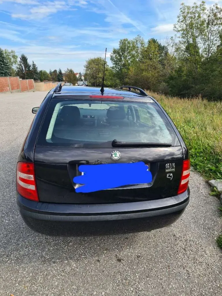 Skoda Fabia 2006 photo 2