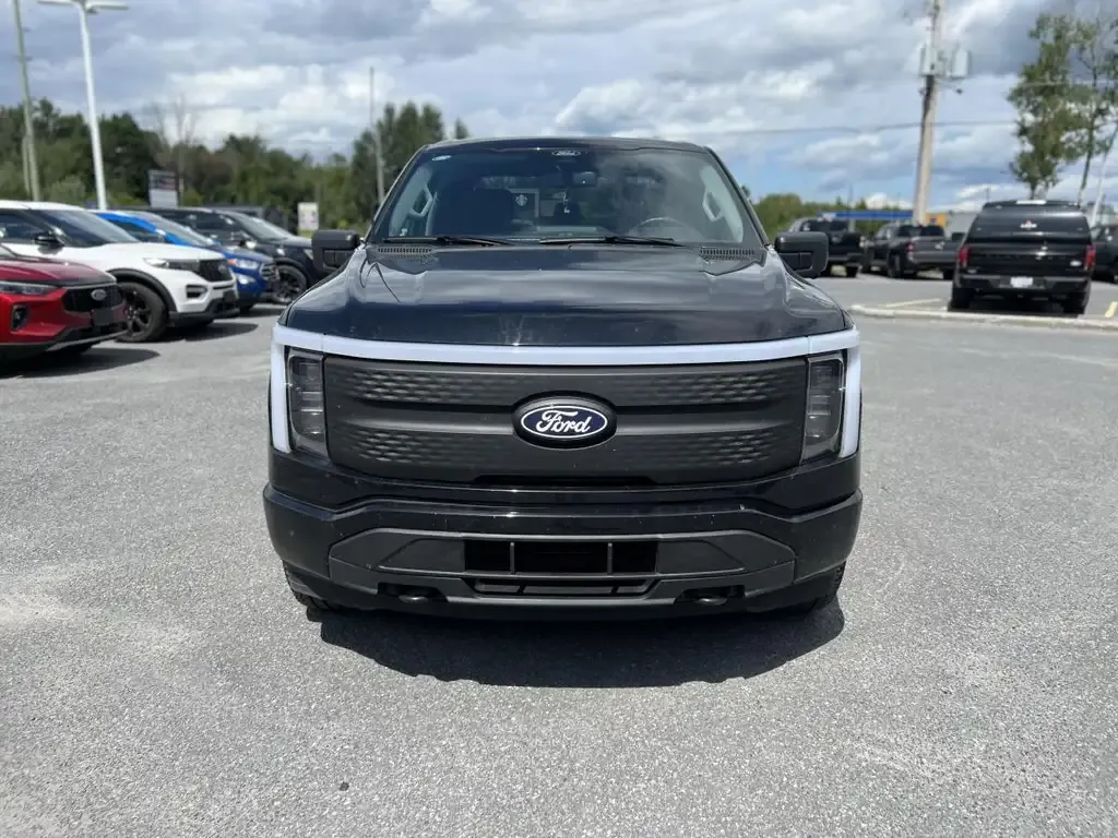 Ford F-150 Lightning 2025 photo 3