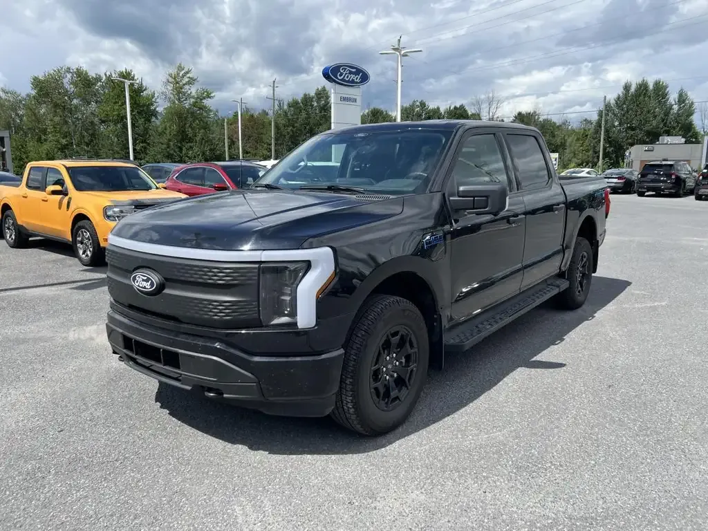 Ford F-150 Lightning 2025 photo 2