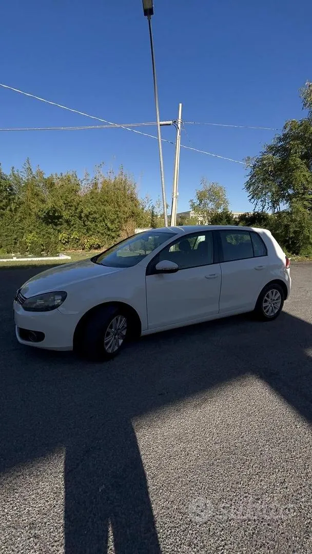 Volkswagen Golf 2011 photo 2