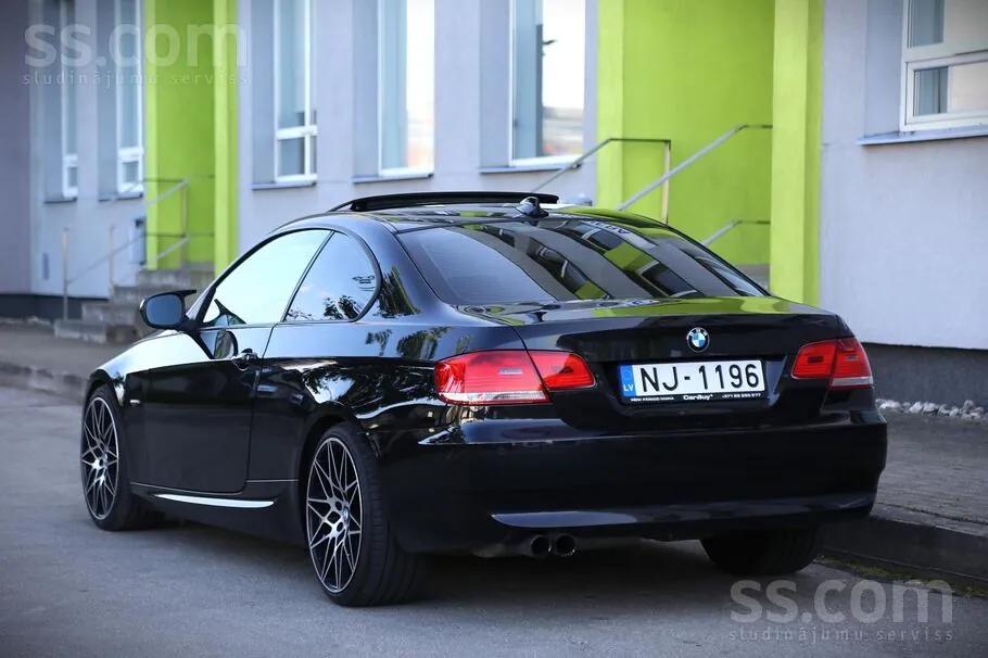 BMW 320 2010 photo 5