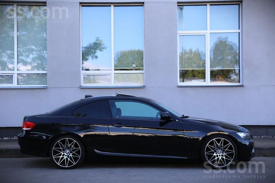 BMW 320 2010 photo 3