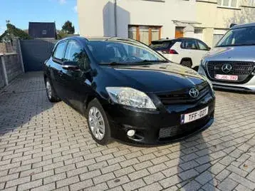 Toyota Auris 2010 photo 2
