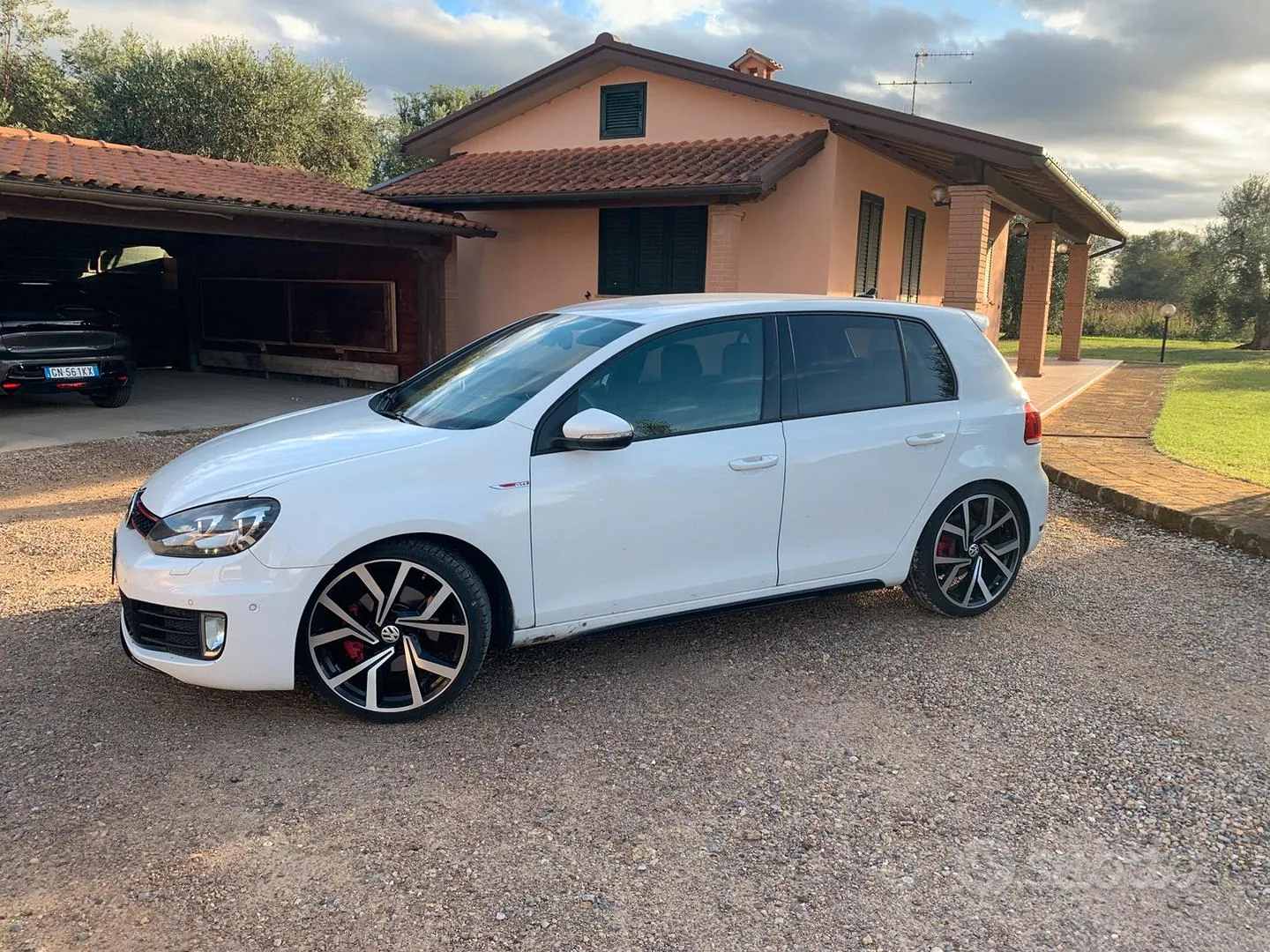 Volkswagen Golf 2011 photo 2