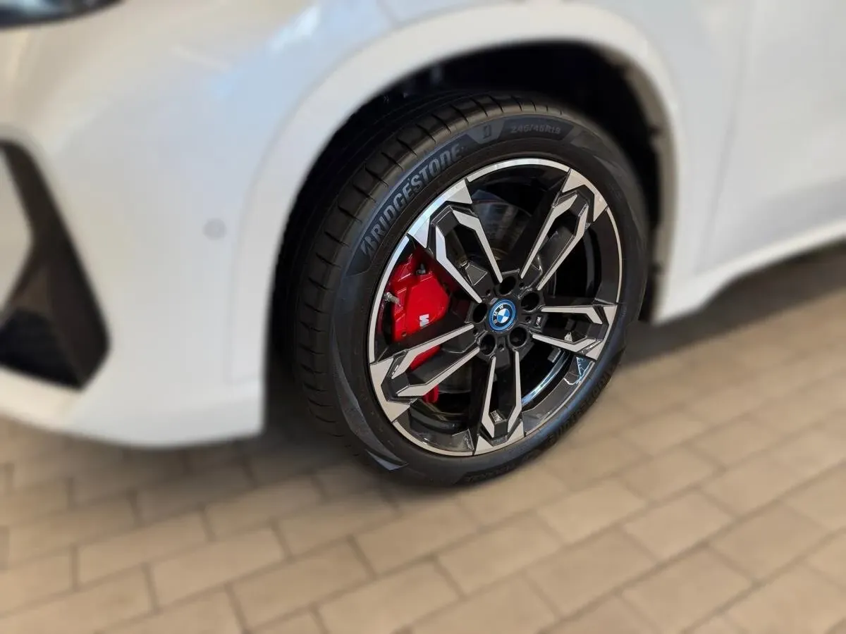 BMW Ix1 2024 photo 3
