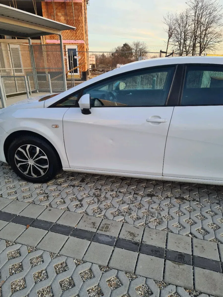 Seat Leon 2012 photo 3